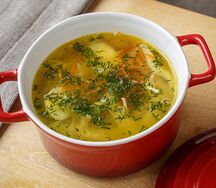 Суп-лапша с курицей, перепелиным яйцом, и луком