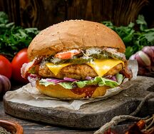 Барбекю бургер с курицей