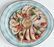 Мясные деликатесы