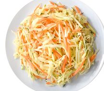 Салат из свежей капусты с яблоком