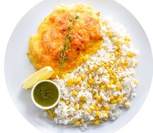 Филе горбуши под сыром с рисом и соусом песто