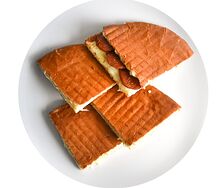 Турецкий тост с сыром и суджуком