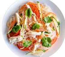 Фунчоза с курицей и овощами в тайском стиле