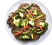 Гречневая лапша с овощами