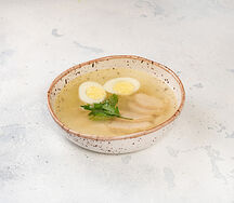 Бульон с курицей и яйцом