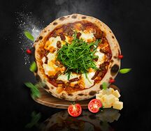 Пицца с курицей и сыром чеддер