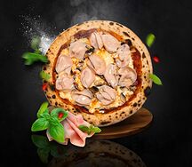Пицца с ветчиной и грибами