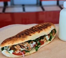 Донар в лепешке c курицей