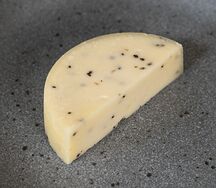 Качотта с черным кунжутом