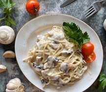 Паста с курицей и грибами