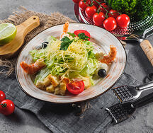Салат Цезарь с креветками