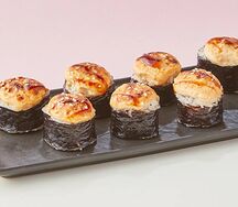 Ролл запеченный с лососем