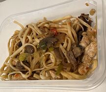 Вок с индейкой и грибами шиитаке