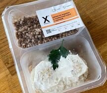 Ежики из индейки в слив. соусе с гречей