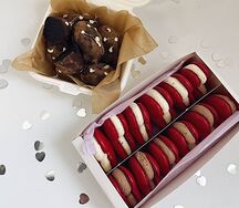 Комбо №7 5 пирожных Картошка и 10 сердец-макарун