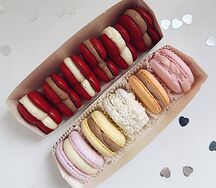 Комбо №2 Ассорти 5 макарун и 5 мини-сердечек