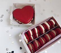 Комбо №4 Бенто-макарун и 12 макарун мини-сердец