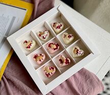 Шоколадные конфеты Сердечки с белым и розовым шоколадом №1