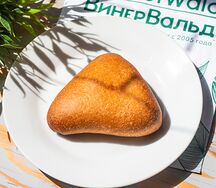 Пирожок печеный с капустой