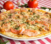 Пицца с ветчиной и грибами