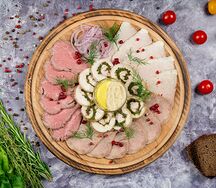 Ассорти мясных деликатесов