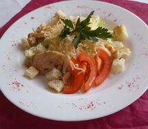 Салат Цезарь с курицей
