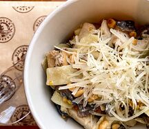 Паста с курицей и грибами