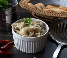 Пельмени ручной лепки со свининой и лесными грибами