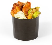 Куриные крылья с картофелем и цукини