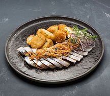 Скумбрия с жареным мини картофелем