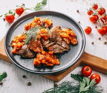 Печень куриная с овощами
