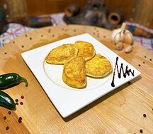 Сыр, жаренный в кукурузной муке