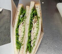 Сэндвич двойной курица и песто