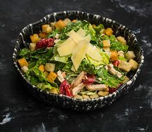 Салат Цезарь с курицей