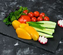 Овощное ассорти с помидорами черри