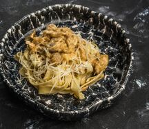 Паста с курицей и грибами