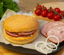 Бутерброд Большой с копченым мясом и луком