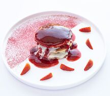 Панкейки с ягодным соусом
