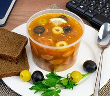 Сборная мясная солянка и майонез