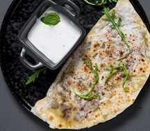 Кутаб с сыром сулугуни и зеленью