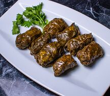 Долма с говядиной и сметанным соусом