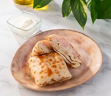 Блины с ветчиной, сыром и сметаной
