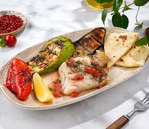 Судак с овощами на мангале