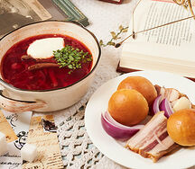Борщ с говядиной, со сметаной и пампушками