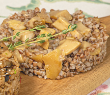 Гречневая каша, обжаренная с белыми грибами