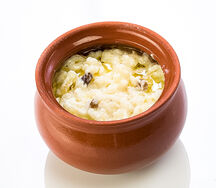 Каша рисовая с яблоками и изюмом