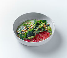 Салат с киноа, томатами и авокадо