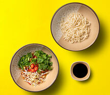 Вок с говядиной, лапшой удон и устричным соусом