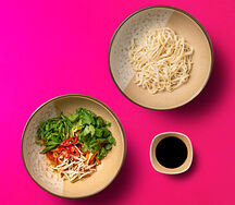 Вок с овощами, лапшой удон и устричным соусом