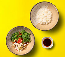 Вок с говядиной, рисом и соусом терияки